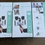 Stabilisateur de téléphone avec poignée  - Avec 2 lumière LED et micro - Batterie 3 piles AAA - AY-49X – Image 3