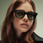 Lunette connectée Ray-Ban 2e Gen Wayfarer Shiny Black - Mémoire flash de 32Go/500+photos ou 100+vidéos de 30s - Transition Graphite Vert – Image 2